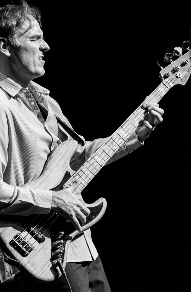 Patrick Scales on bass guitar Backnang 08.02.2020