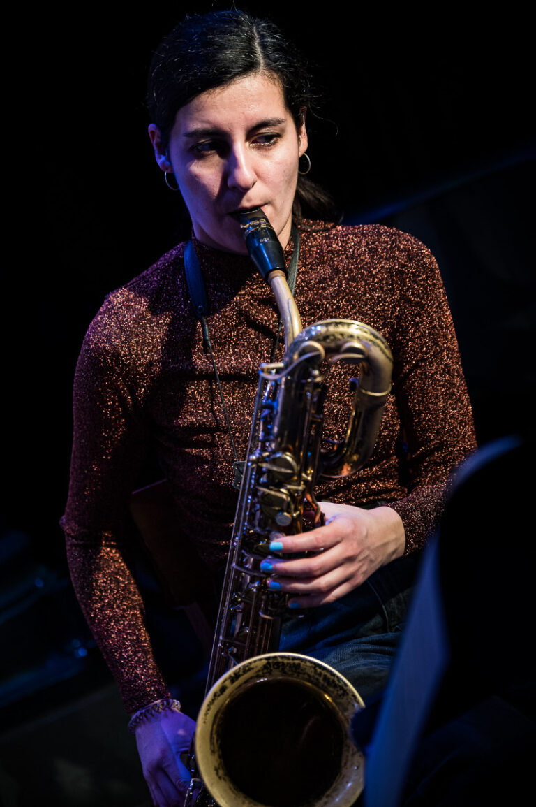 Valentina Oefele - bariton saxophone